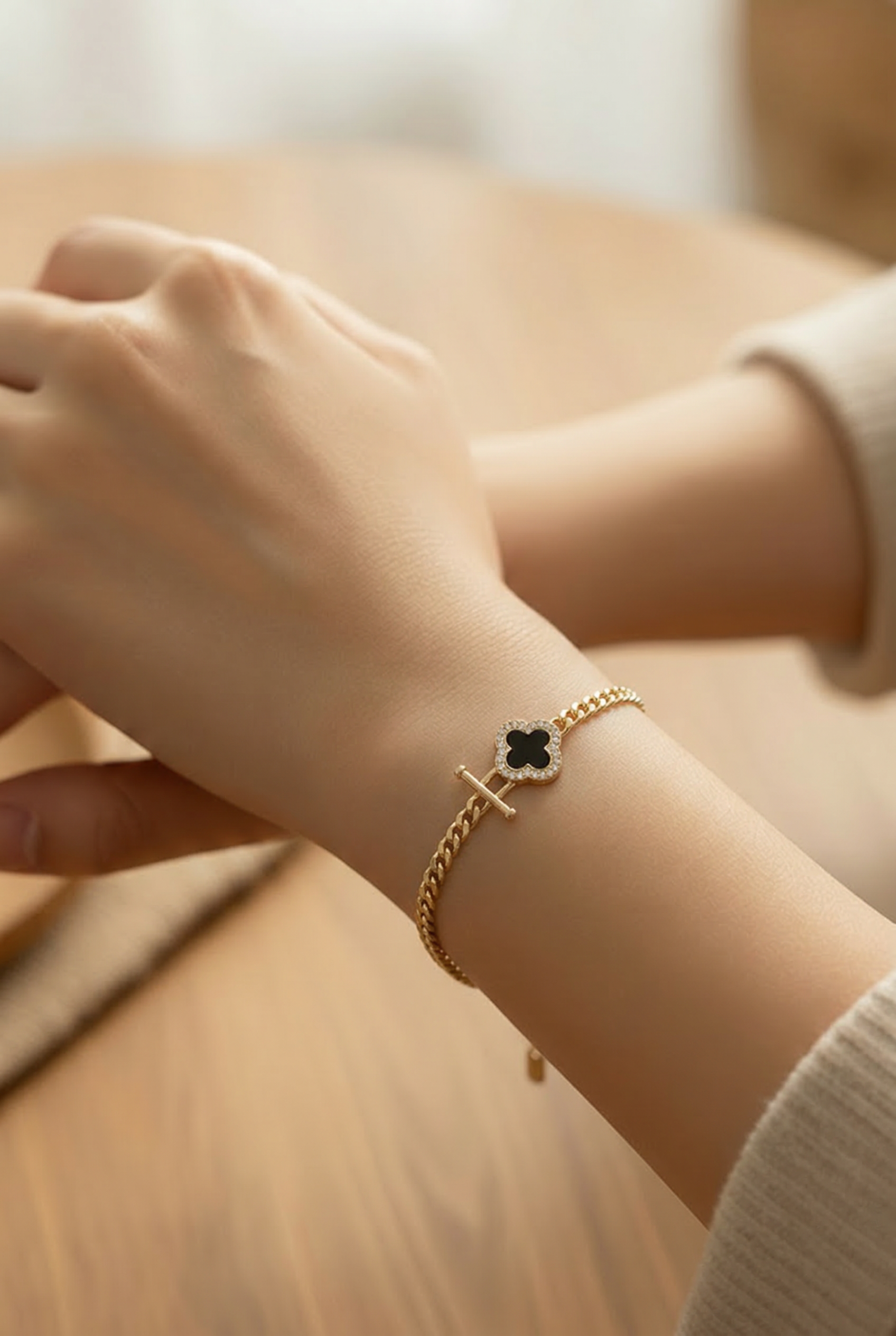 Mini clover bracelet