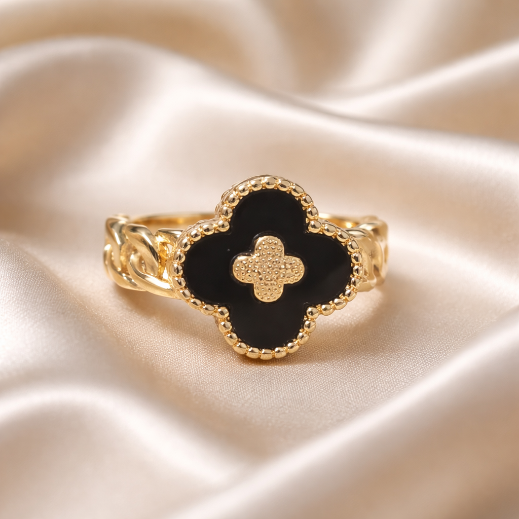 Clover Bracelet & Ring Jewelry Set – Elegant Lucky Charm Design